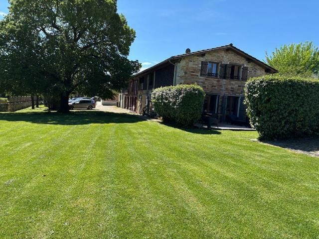 Maison 8 pièces 325 m²