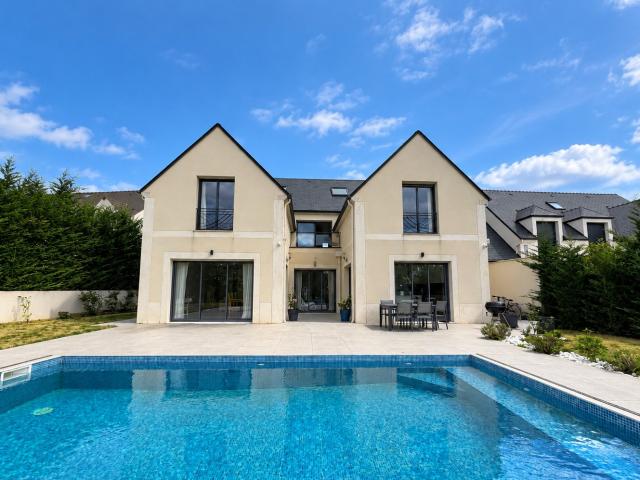 Maison 8 pièces 325 m²