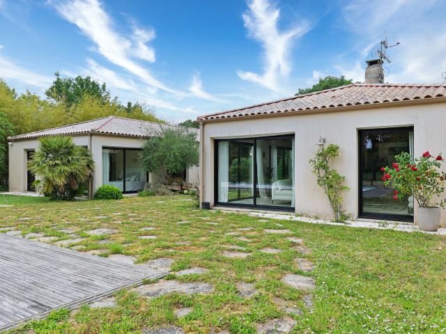 Maison 8 pièces 326 m²
