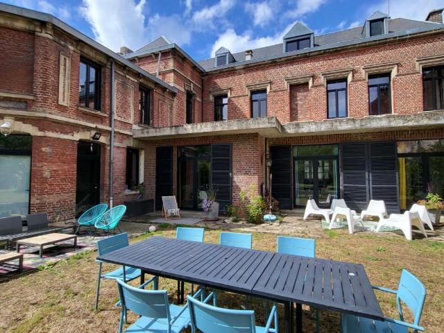 Maison 8 pièces 326 m²