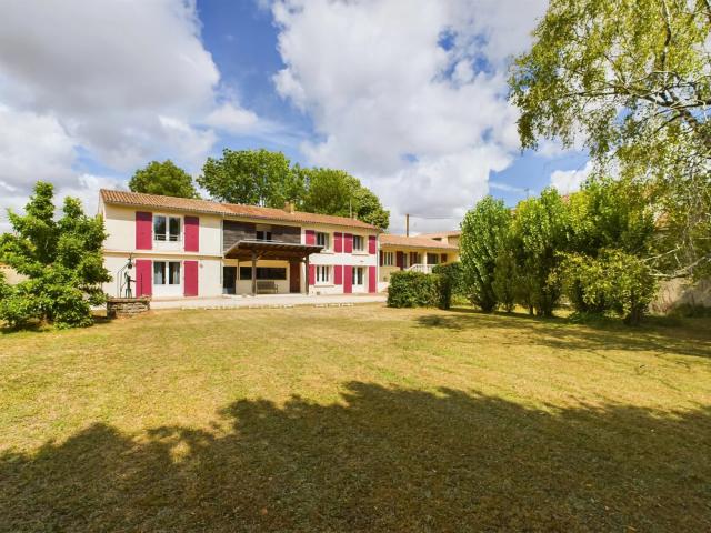 Maison 8 pièces 326 m²