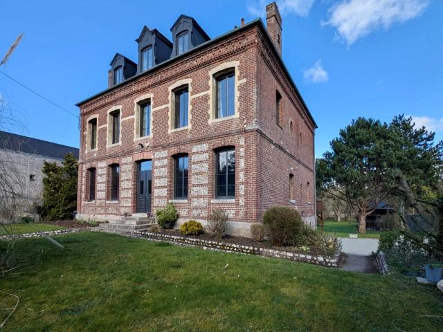 Maison 8 pièces 327 m²