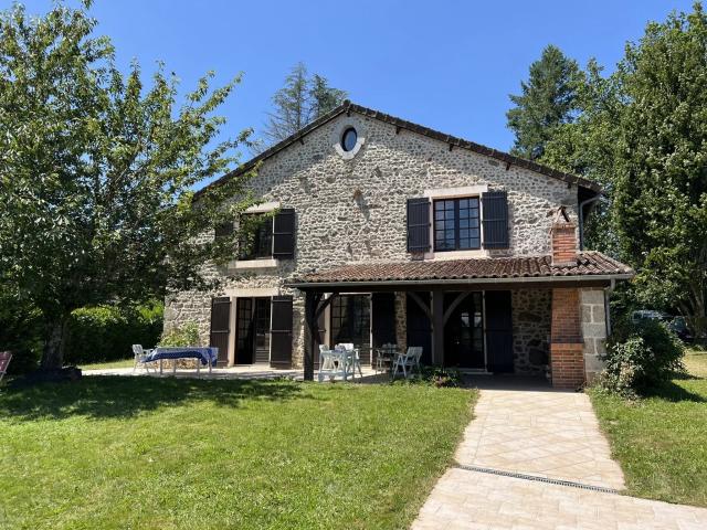 Maison 8 pièces 327 m²