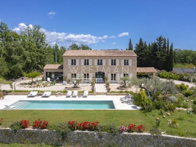 Maison 8 pièces 328 m²