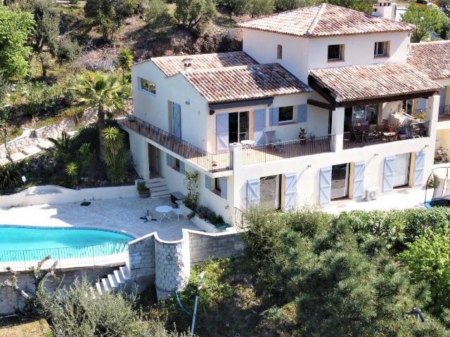 Maison 8 pièces 328 m²