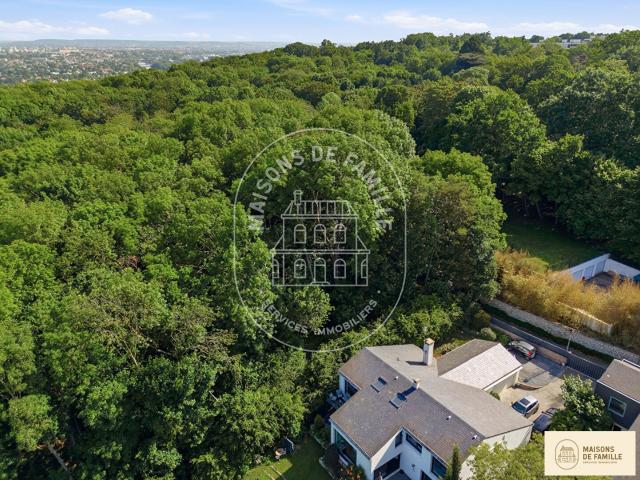 Maison 8 pièces 328 m²