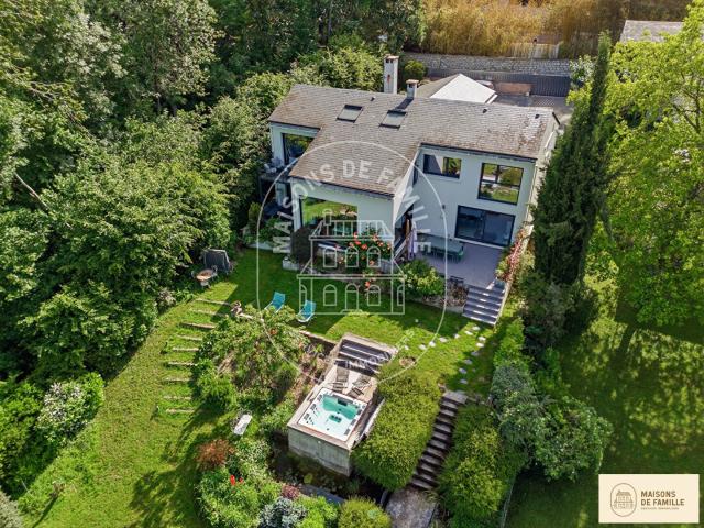Maison 8 pièces 328 m²