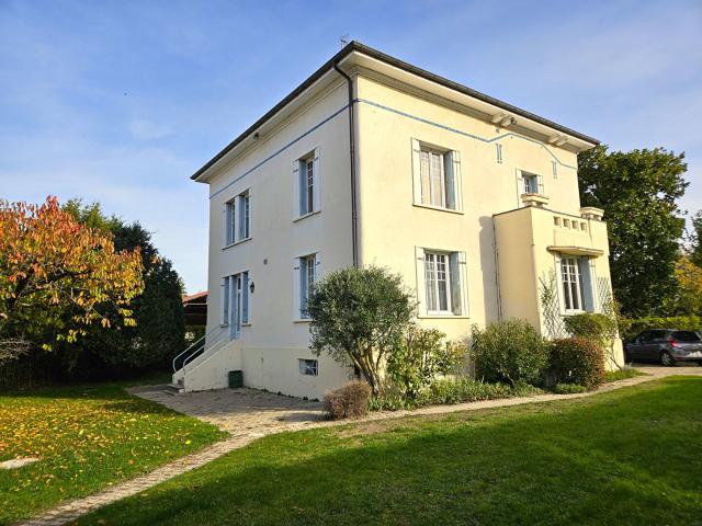 Maison 8 pièces 320 m²