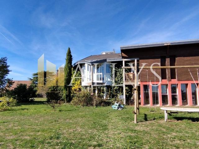 Maison 8 pièces 320 m²