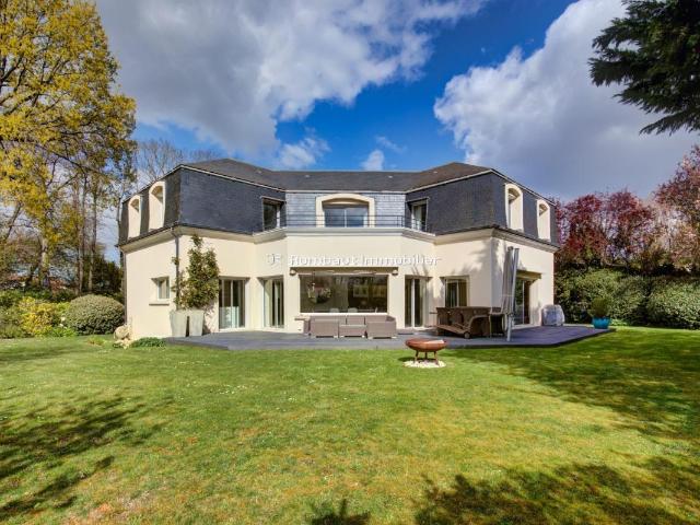 Maison 8 pièces 320 m²