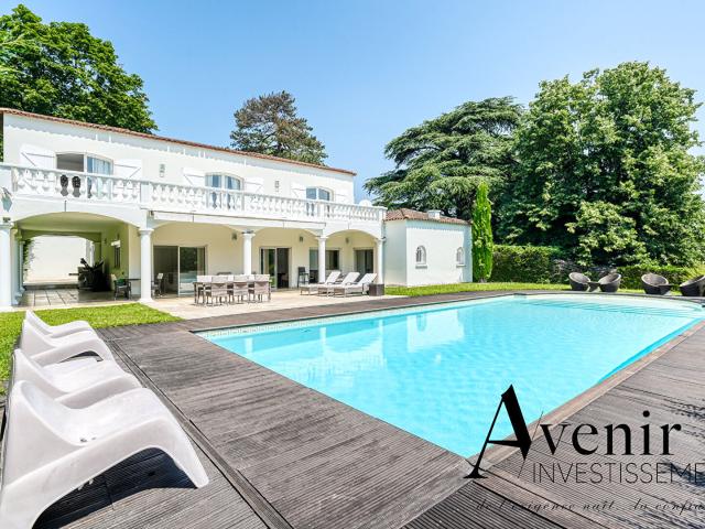 Maison 8 pièces 320 m²