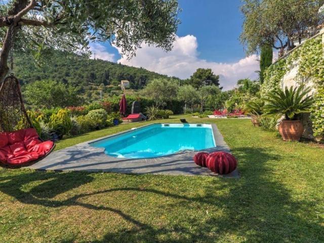 Maison 8 pièces 320 m²