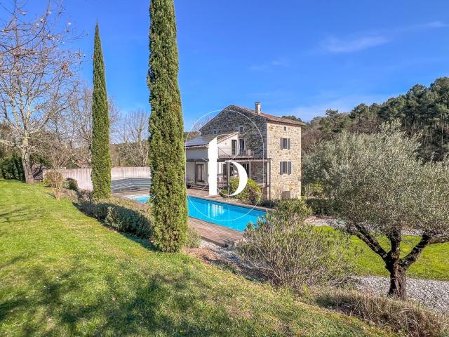 Maison 8 pièces 320 m²