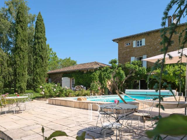 Maison 8 pièces 320 m²