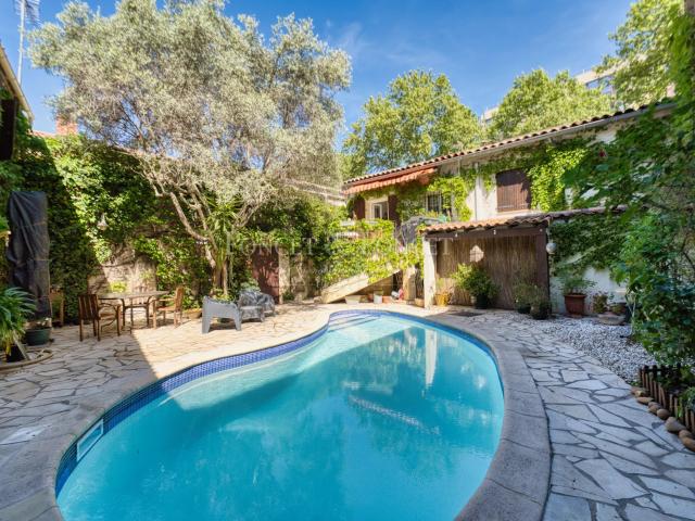 Maison 8 pièces 320 m²