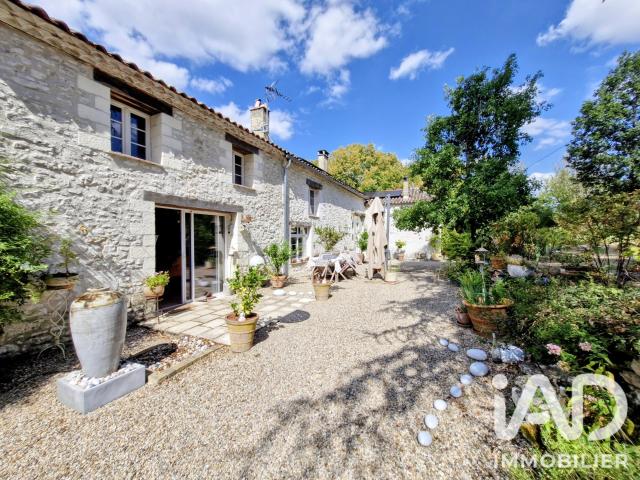 Maison 8 pièces 321 m²