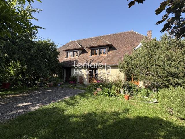 Maison 8 pièces 321 m²