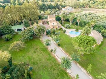 Maison 8 pièces 322 m²