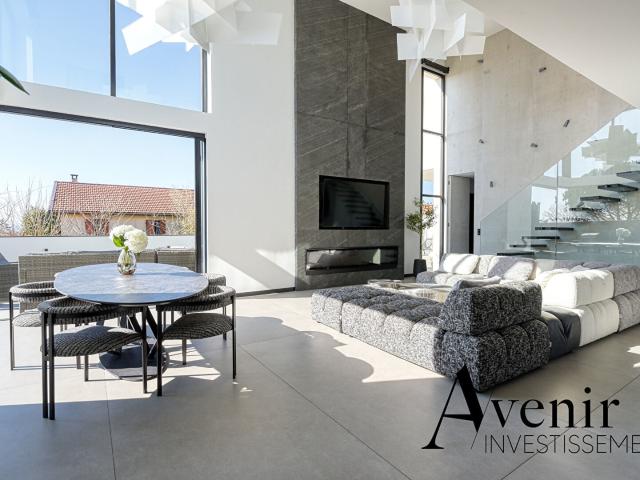 Maison 8 pièces 322 m²