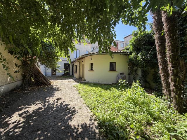 Maison 8 pièces 323 m²