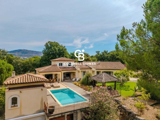 Maison 8 pièces 323 m²