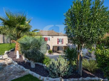 Maison 8 pièces 323 m²