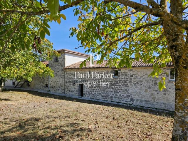 Maison 8 pièces 334 m²