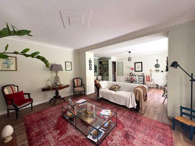 Maison 8 pièces 334 m²