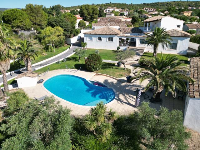 Maison 8 pièces 334 m²