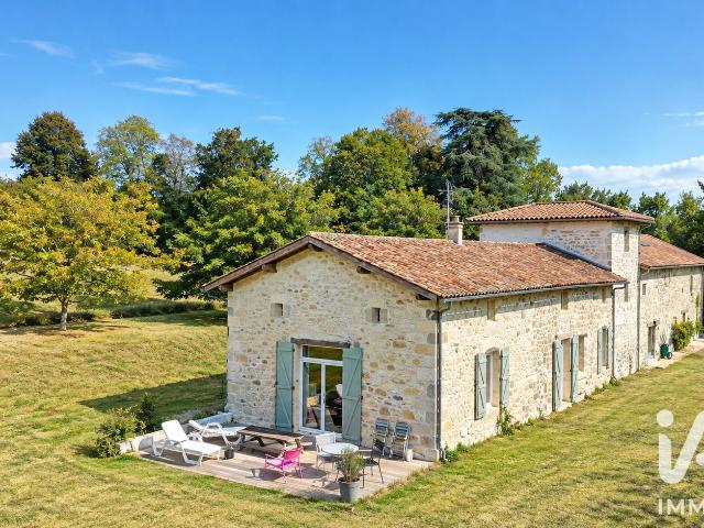 Maison 8 pièces 334 m²