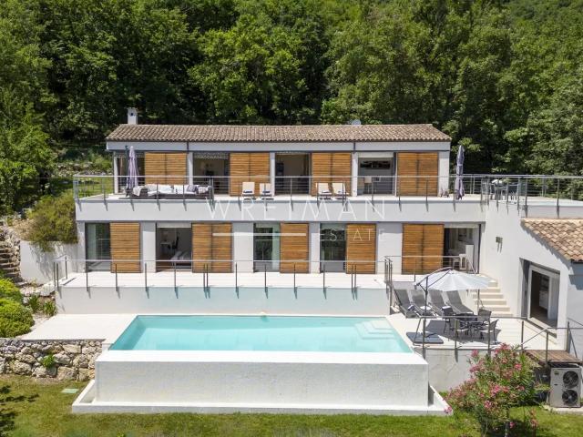Maison 8 pièces 334 m²