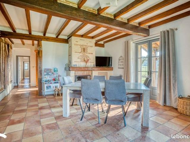 Maison 8 pièces 335 m²