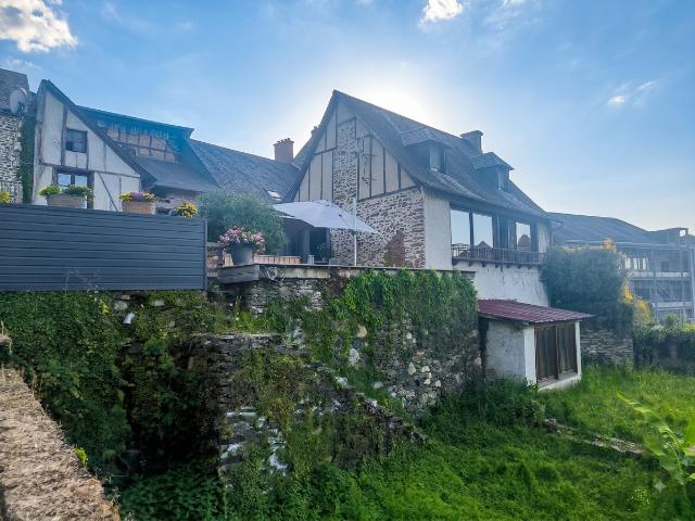 Maison 8 pièces 336 m²