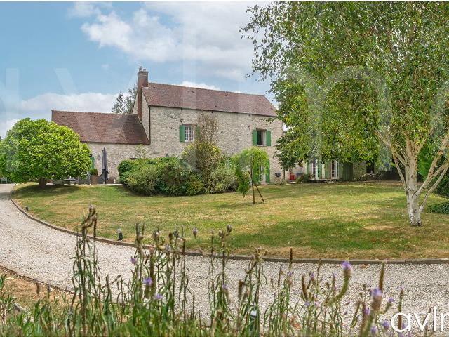 Maison 8 pièces 336 m²