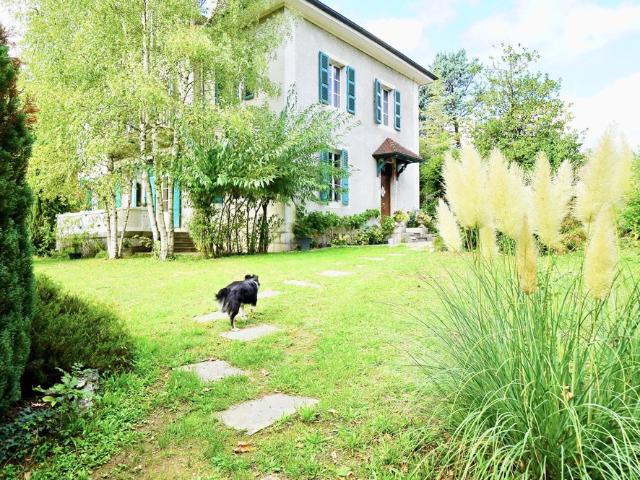 Maison 8 pièces 330 m²
