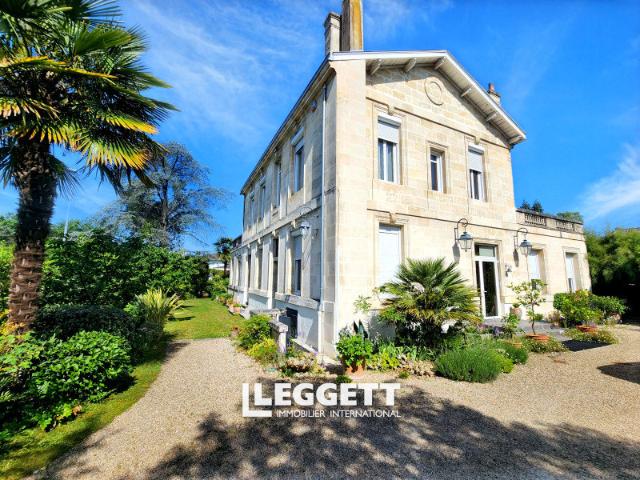 Maison 8 pièces 330 m²