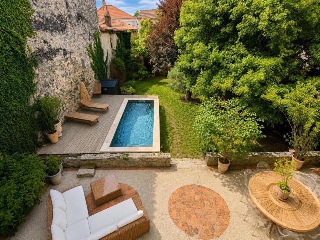 Maison 8 pièces 330 m²