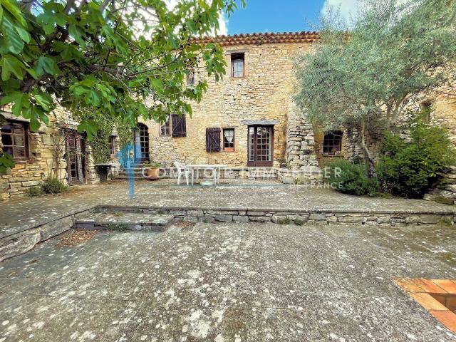 Maison 8 pièces 330 m²