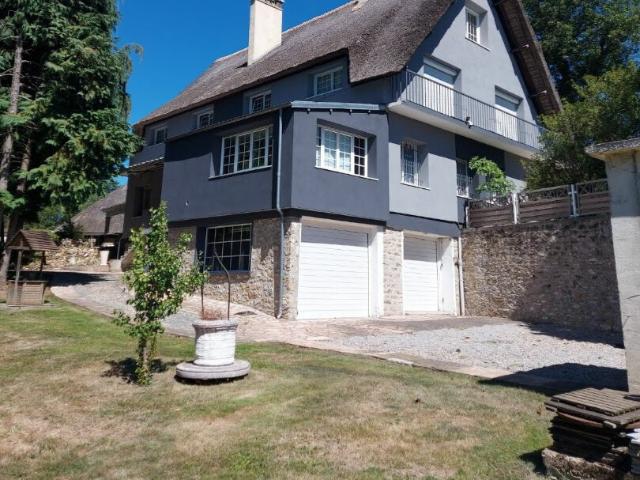 Maison 8 pièces 330 m²