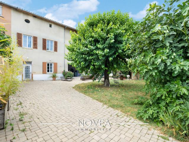 Maison 8 pièces 331 m²