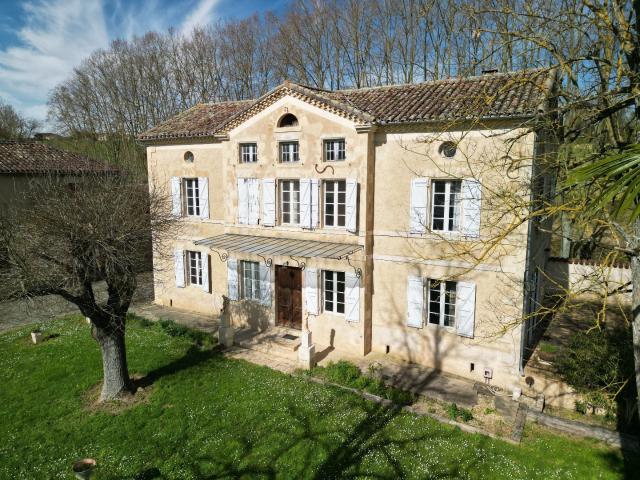 Maison 8 pièces 332 m²