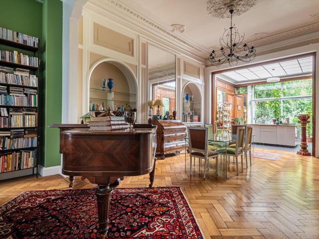 Maison 8 pièces 332 m²