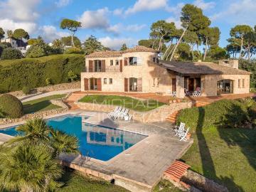 Maison 8 pièces 333 m²