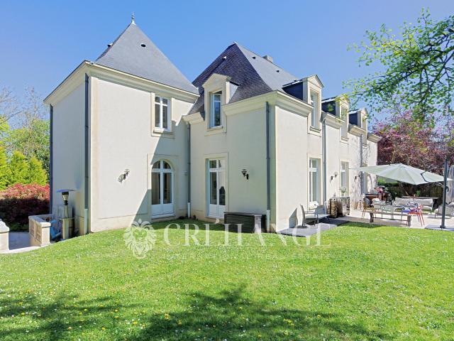 Maison 8 pièces 333 m²