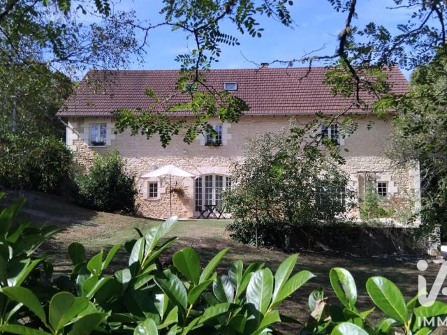 Maison 8 pièces 344 m²