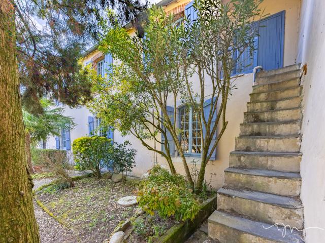 Maison 8 pièces 348 m²