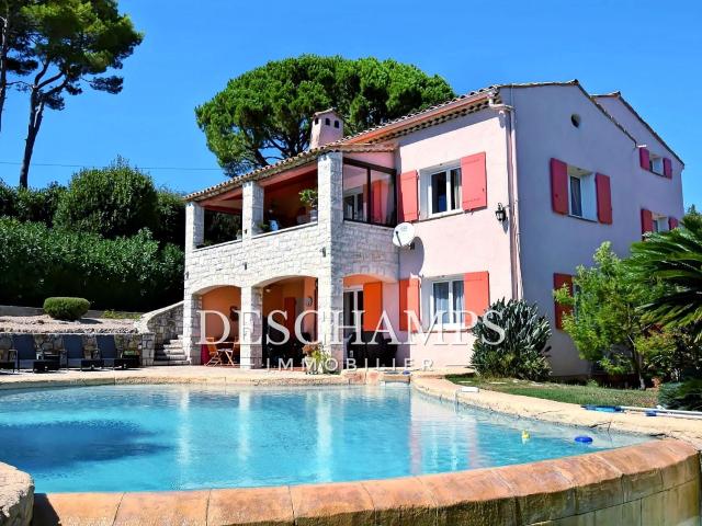 Maison 8 pièces 348 m²
