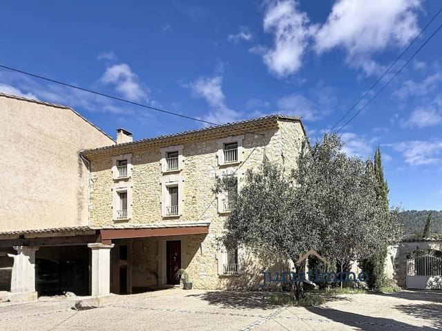 Maison 8 pièces 340 m²