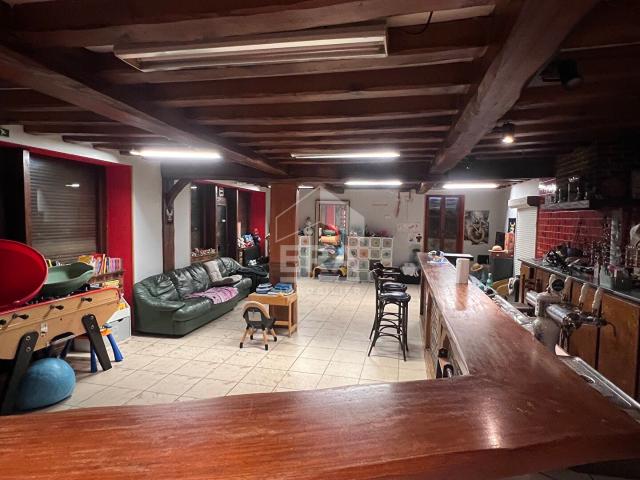 Maison 8 pièces 340 m²