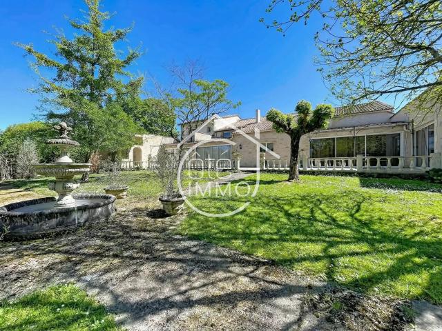 Maison 8 pièces 385 m²